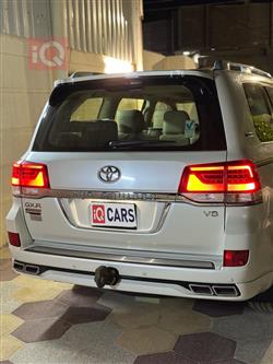 تۆیۆتا لاند کروزەر